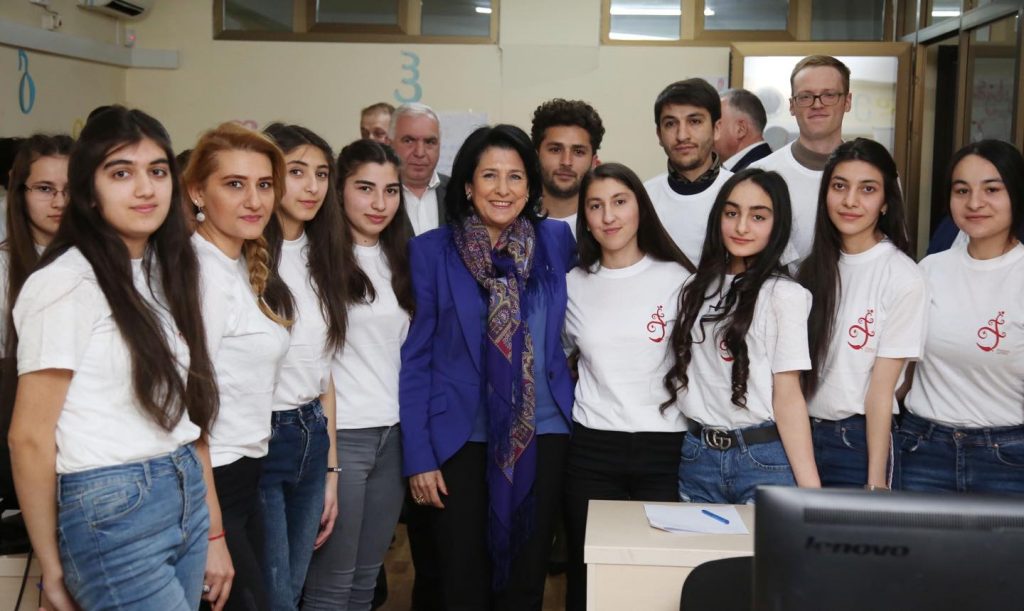 სალომე ზურაბიშვილი ქვემო ქართლის რეგიონში ქართული ენის სწავლების საკითხით დაინტერესდა