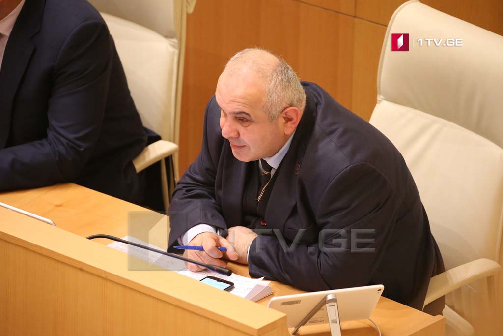კობა ლურსმანაშვილი თეა წულუკიანს - როგორ ახერხებთ, გაუღიმოთ ოპონენტებს, განსაკუთრებით კი „მეკუპონე“ რომან გოცირიძეს