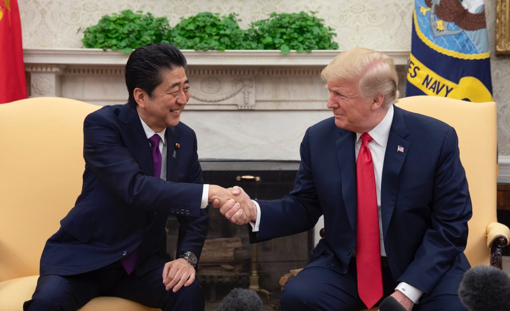 იაპონიის პრემიერ-მინისტრი აპრილში დონალდ ტრამპს შეხვდება