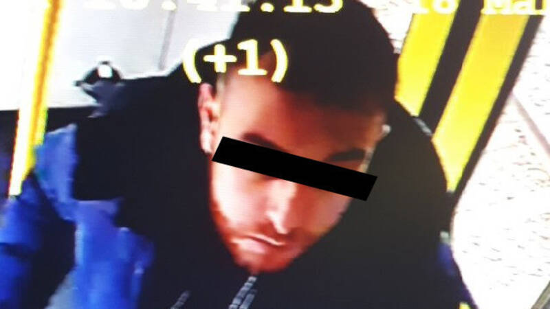 Hollandiyada, tramvayda atəş açan kişiyə terrorizmdə ittiham irəli sürdülər