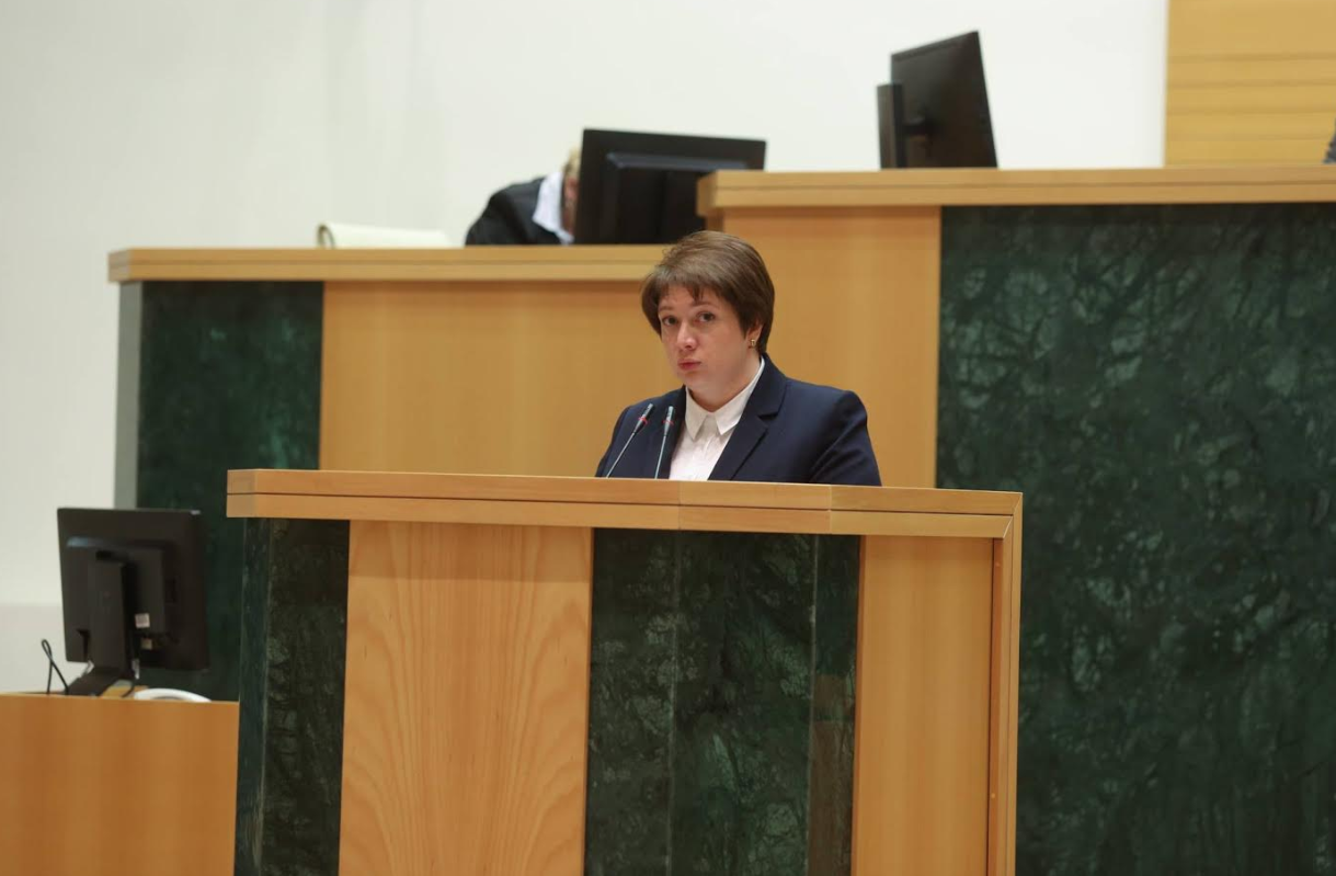 მაია ცქიტიშვილი ანაკლიის პორტამდე მისასვლელი გზის მშენებლობის ვადების დარღვევის შესახებ დასმულ შეკითხვებს სპეკულაციას უწოდებს