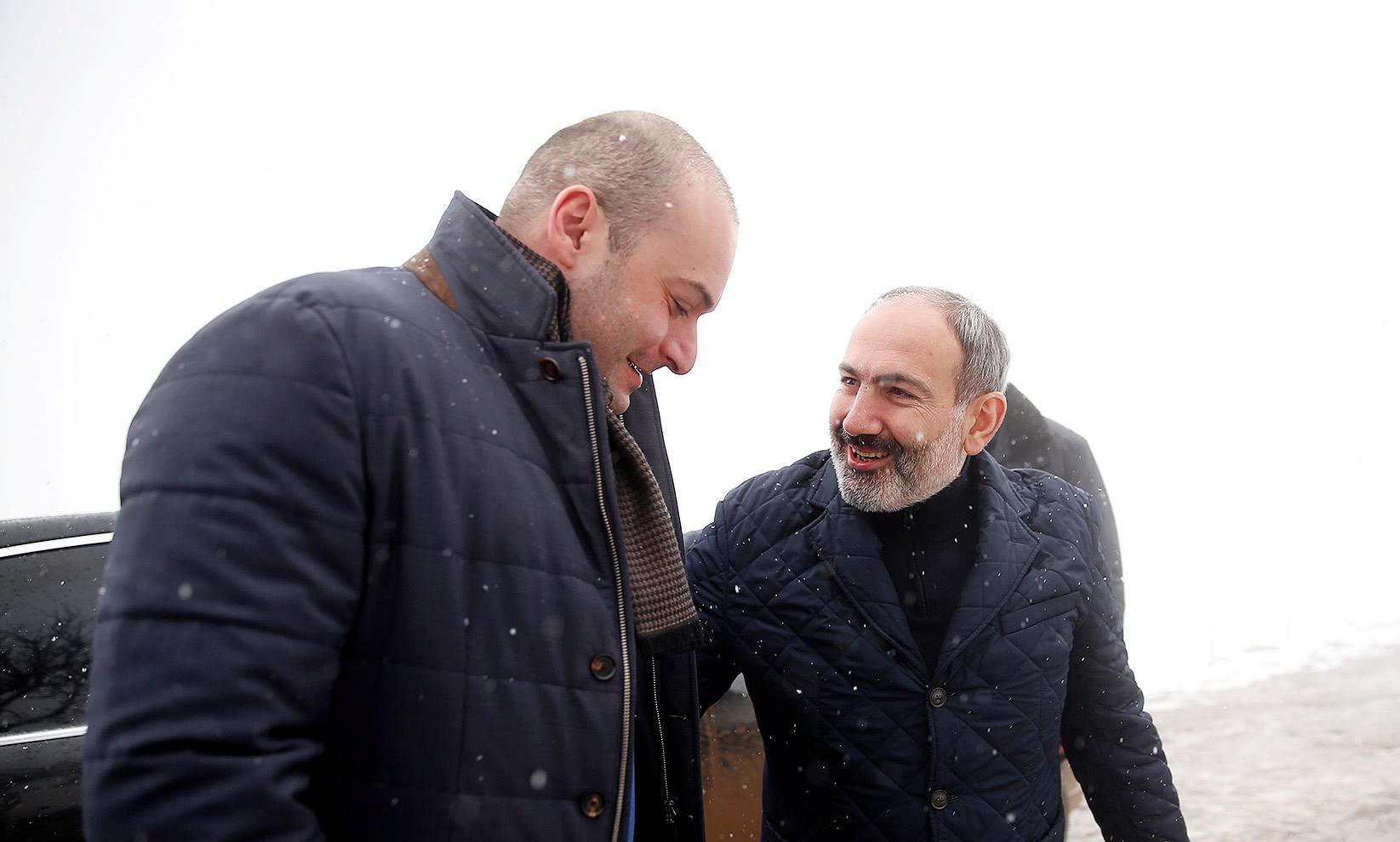 ნიკოლ ფაშინიანმა მამუკა ბახტაძეს უმასპინძლა