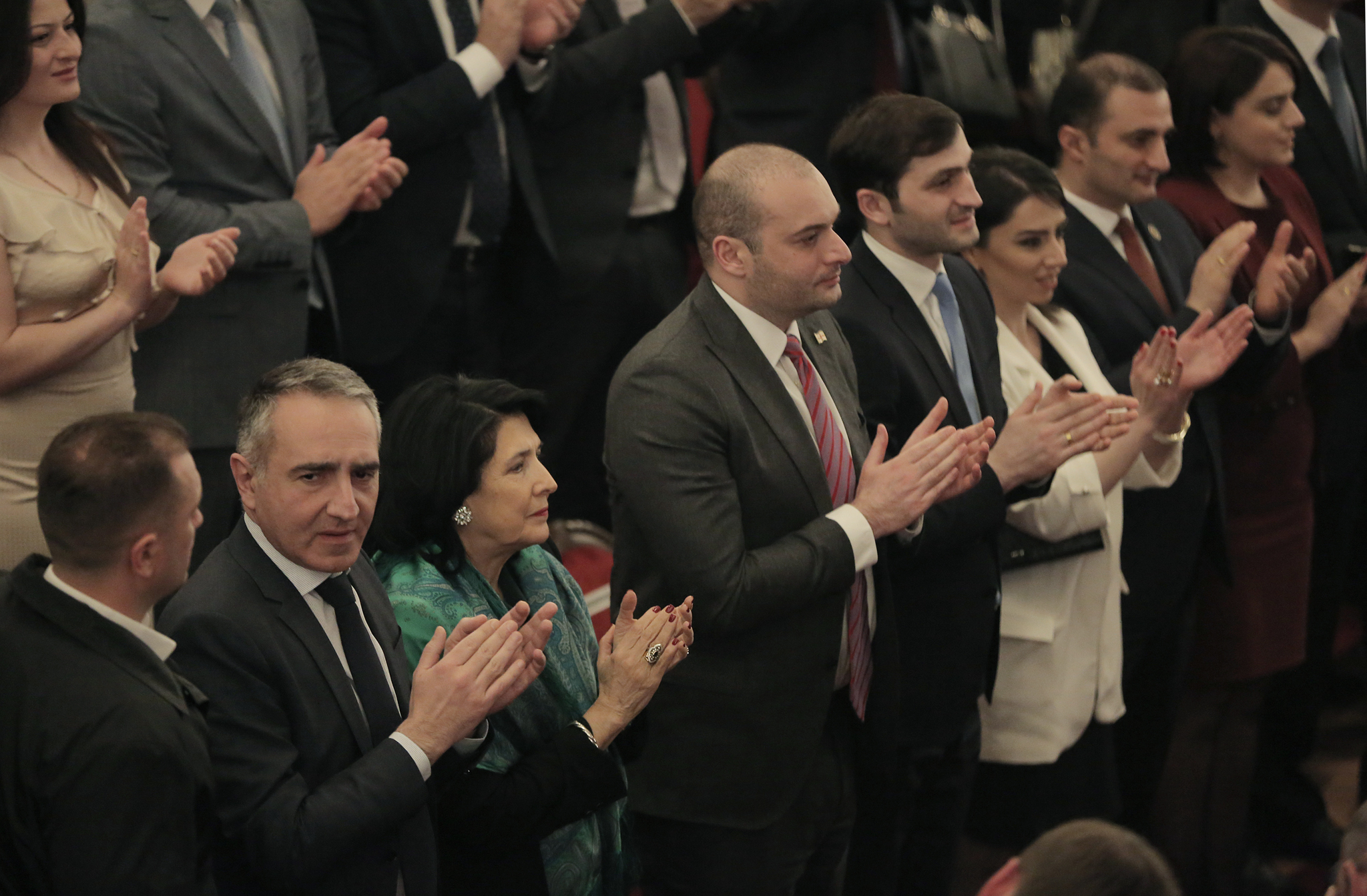 პრემიერ-მინისტრი ბათუმის რეაბილიტირებულ თეატრში საპრემიერო სპექტაკლს დაესწრო 