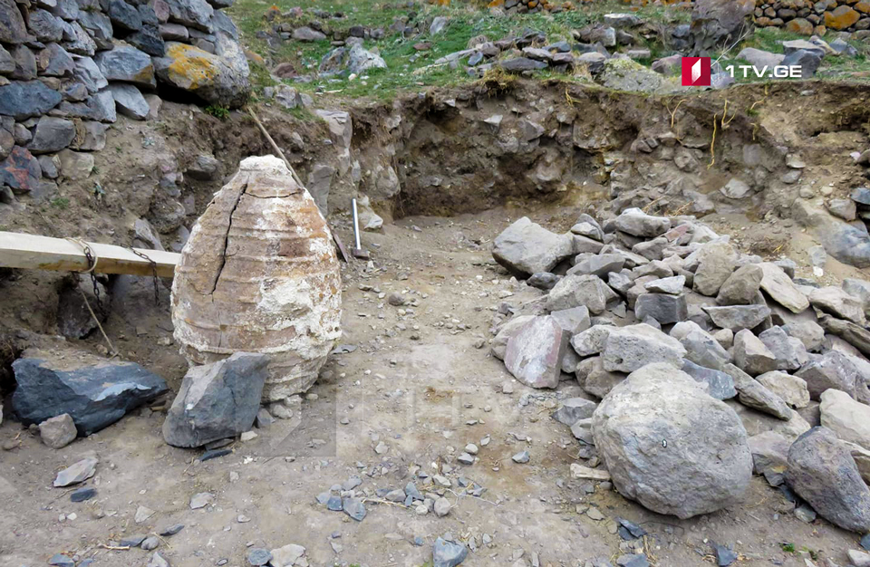 ასპინძის სოფელ ფიაში მცხოვრებმა საკუთარ ეზოში სავარაუდოდ, XI-XII საუკუნეების თიხის ჭურჭელი აღმოაჩინა