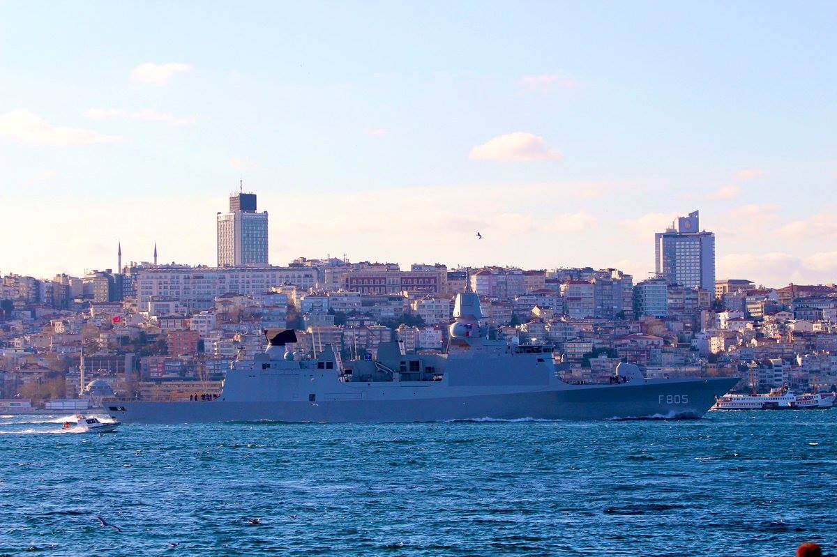 Корабли вошли. Evertsen f805 HNLMS фрегате ВМС. Флот Нидерландов. ВМС Нидерландов. Голландский флот военно-морской.