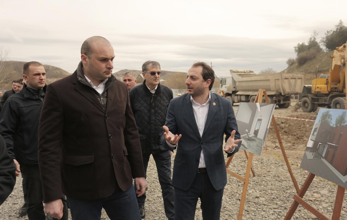 მამუკა ბახტაძე კასპში ტექნოპარკისა და პროფესიული სასწავლებლის მშენებლობის პროცესს გაეცნო