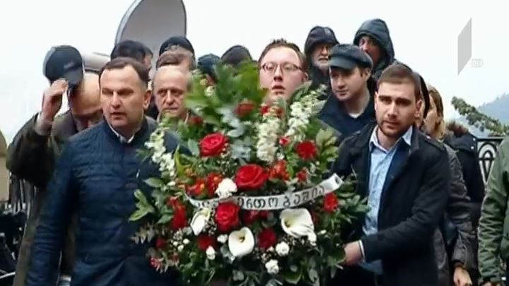 ზვიად გამსახურდიას ხსოვნას ოპოზიციის წარმომადგენლებმა პატივი მიაგეს
