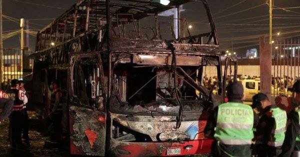 პერუში, ორსართულიან ავტობუსში ხანძრის შედეგად 20 ადამიანი დაიღუპა