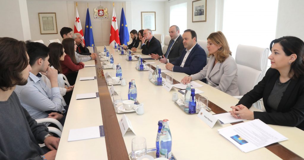 მამუკა ბახტაძემ ახალგაზრდა ქართველ გამომგონებლებს უმასპინძლა