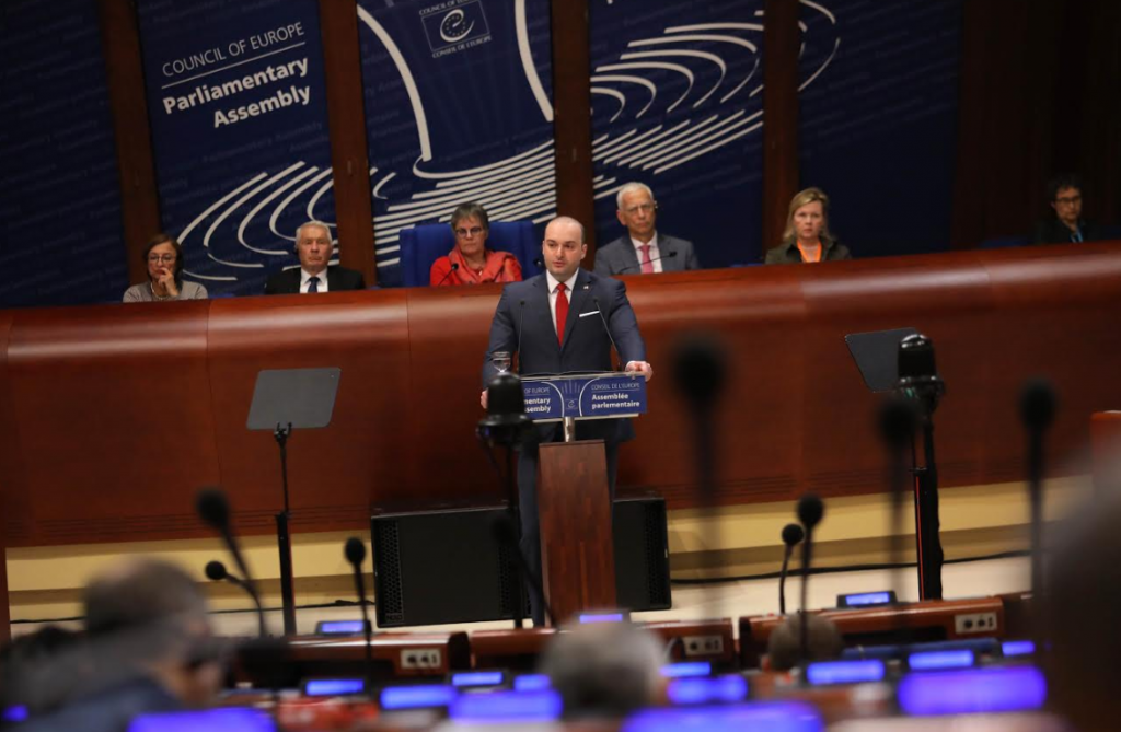 მამუკა ბახტაძეს საპარლამენტო ასამბლეაზე ევროპული სასამართლოებში მოქალაქეთა მიმართვიანობის შემცირებასა და აფგან მუხთარლის საქმეზე ჰკითხეს 