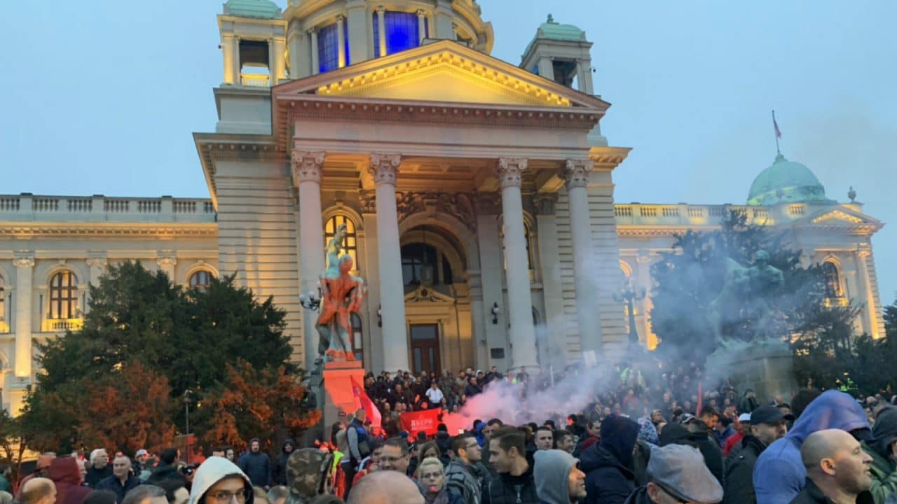 სერბეთის პრეზიდენტის მოწინააღმდეგეებმა ბელგრადის ცენტრში მორიგი აქცია გამართეს