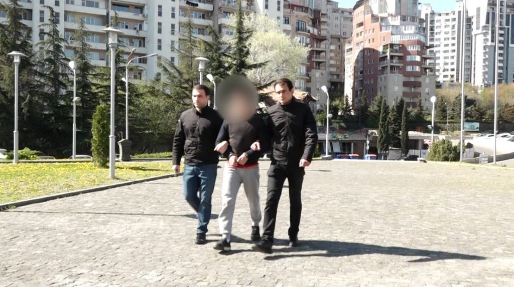 პოლიციამ თბილისში სწრაფი ჩარიცხვის აპარატის გაქურდვის ფაქტი აღკვეთა - დაკავებულია ორი პირი