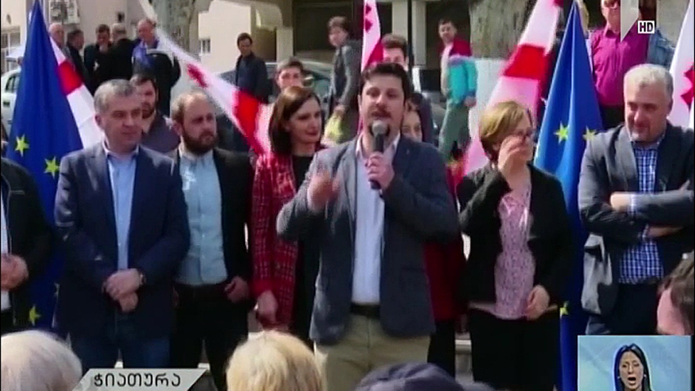 დავით ჭუმბურიძე ჭიათურის მცხოვრებლებს შეხვდა