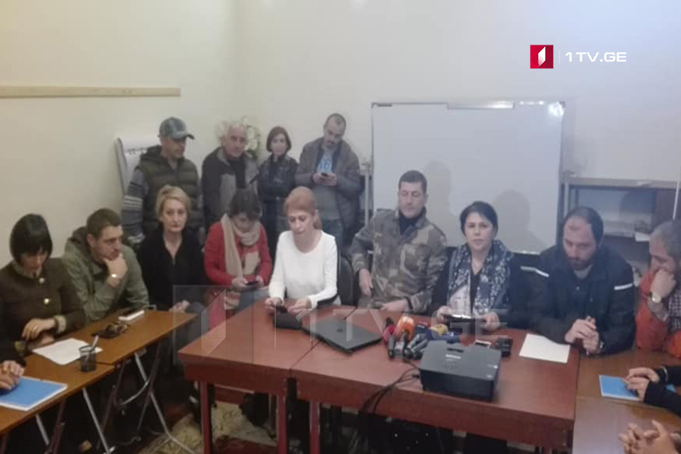 აჭარის ტელევიზიისა და რადიოს თანამშრომელთა ნაწილი დირექტორს უპირისპირდება