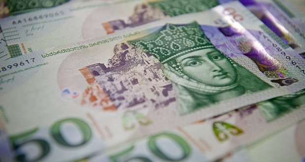 Официальные курсы иностранной валюты на 9 августа: доллар США - 2.9488 лари, евро - 3.3038, фунт - 3.5840