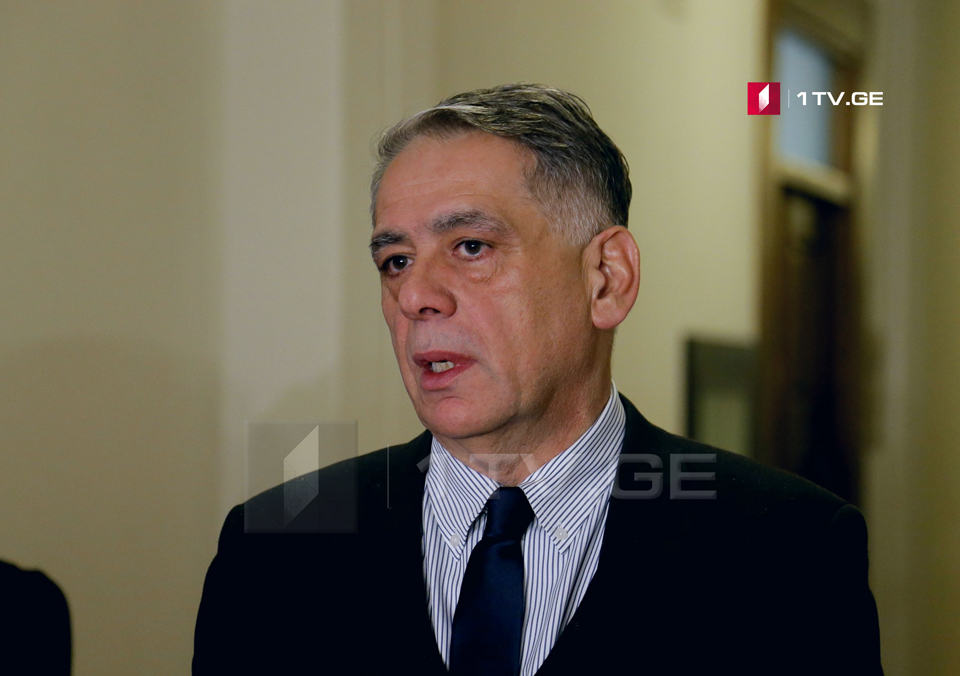 რომან კაკულია - დაგროვებითი პენსია ქვეყნის განვითარების კარგ სცენარზე აწყობილი პროექტია, ყველანი ერთად ვრისკავთ