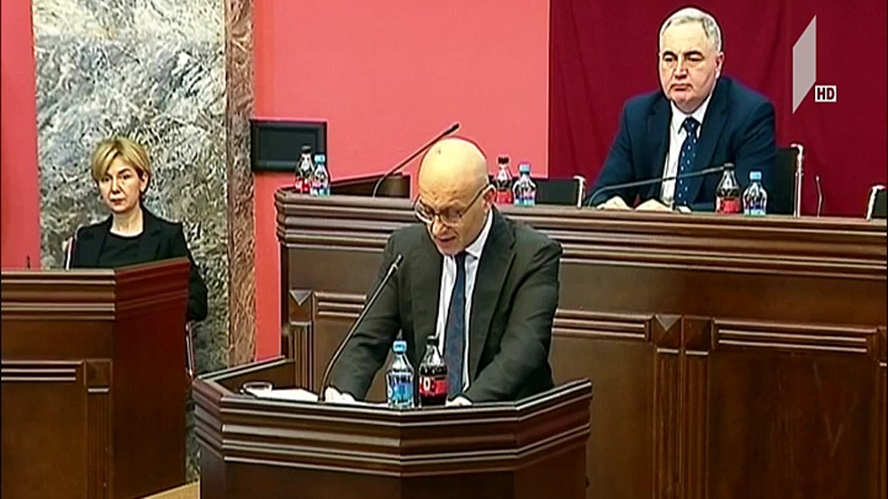 ფინანსთა მინისტრი პარლამენტში