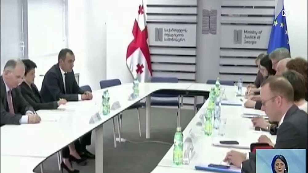 თეა წულუკიანი სიმონ მორდუს შეხვდა