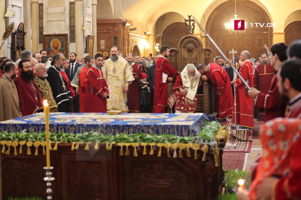 სამების საკათედრო ტაძარში გარდამოხსნის ტრადიციული წესი შესრულდა [ფოტო-ვიდეო]