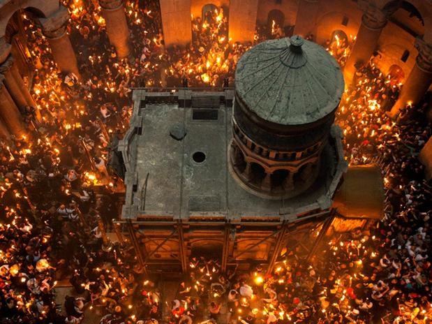 იერუსალიმში, ქრისტეს აღდგომის ტაძარში წმინდა ცეცხლის რიტუალი შესრულდა [ვიდეო]