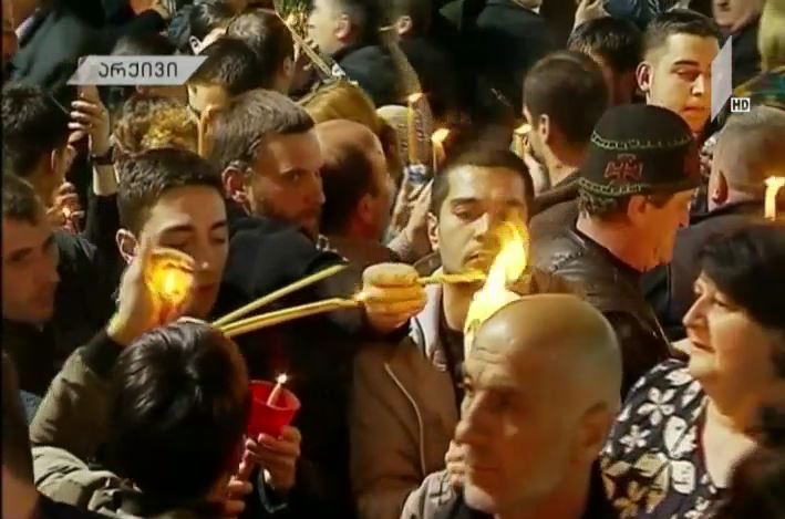 იერუსალიმიდან წმინდა ცეცხლს ქართველი მომლოცველები საქართველოში ღამით ჩამოაბრძანებენ