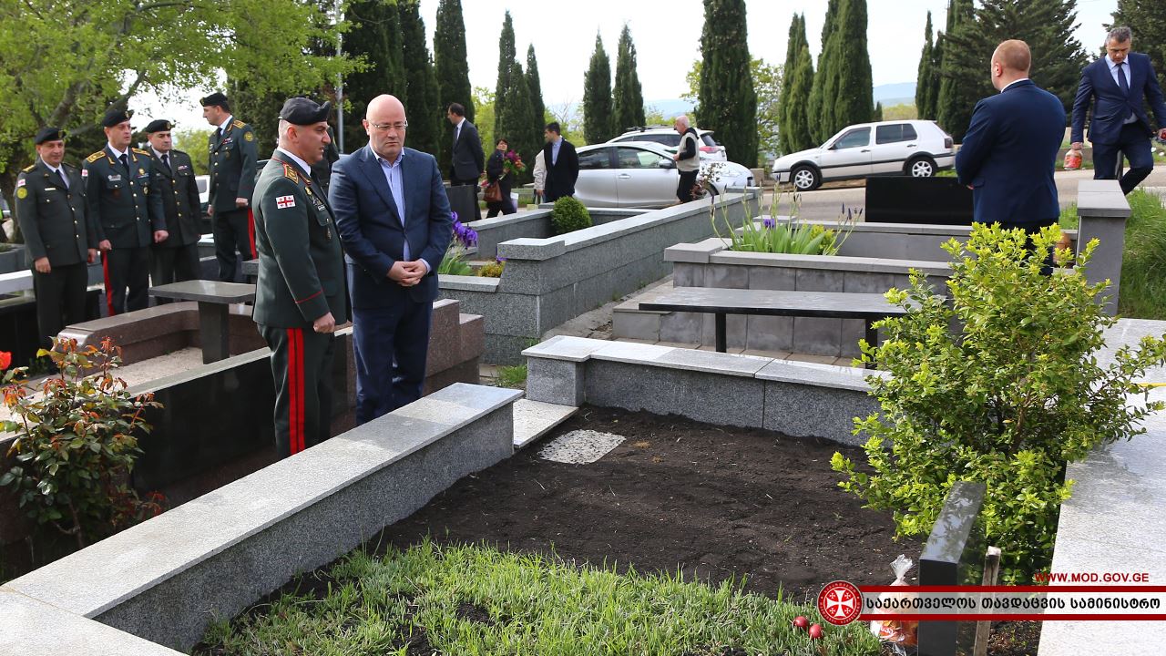 ლევან იზორიამ საქართველოს ტერიტორიული მთლიანობისთვის ბრძოლებში დაღუპულ გმირთა ხსოვნას პატივი მიაგო
