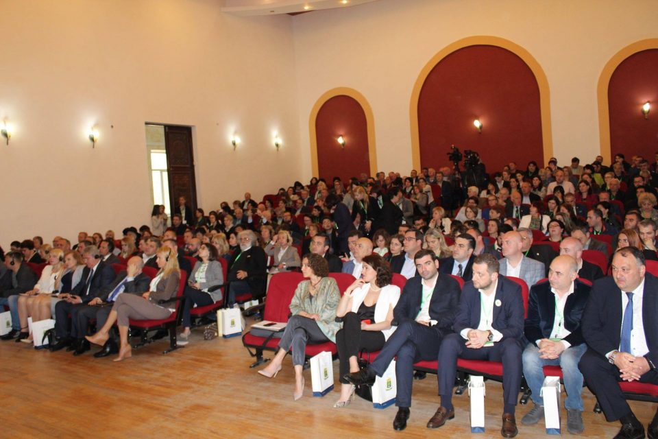 ქუთაისში პირველი საერთაშორისო ბიზნესფორუმი „ოქროს საწმისის ძიებაში“ გაიხსნა