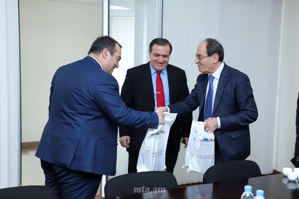 ლაშა დარსალია სომხეთის საგარეო საქმეთა მინისტრის მოადგილეს შეხვდა