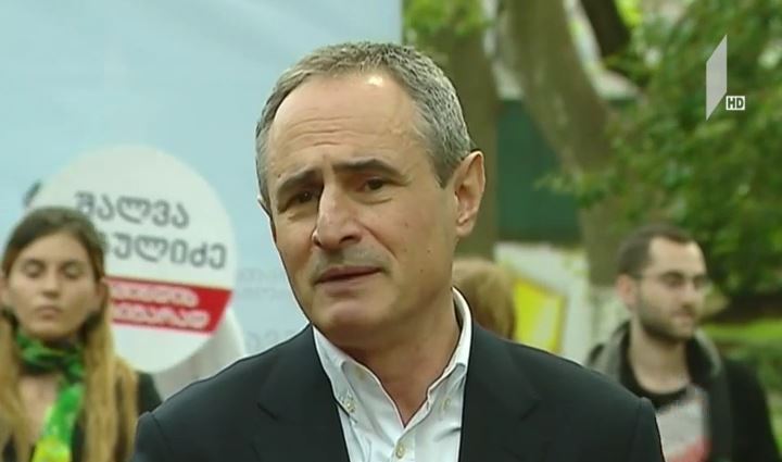 შალვა შავგულიძე ვერის ბაღში ამომრჩეველს შეხვდა