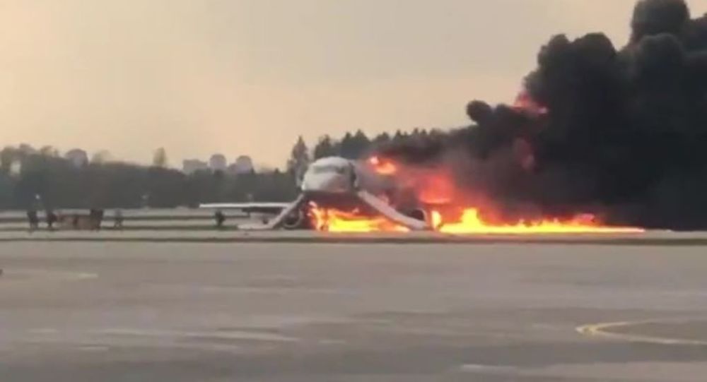 შერემეტიევოს აეროპორტში აცხადებენ, რომ სამგზავრო თვითმფრინავს ცეცხლი ავარიული დაშვებისას გაუჩნდა