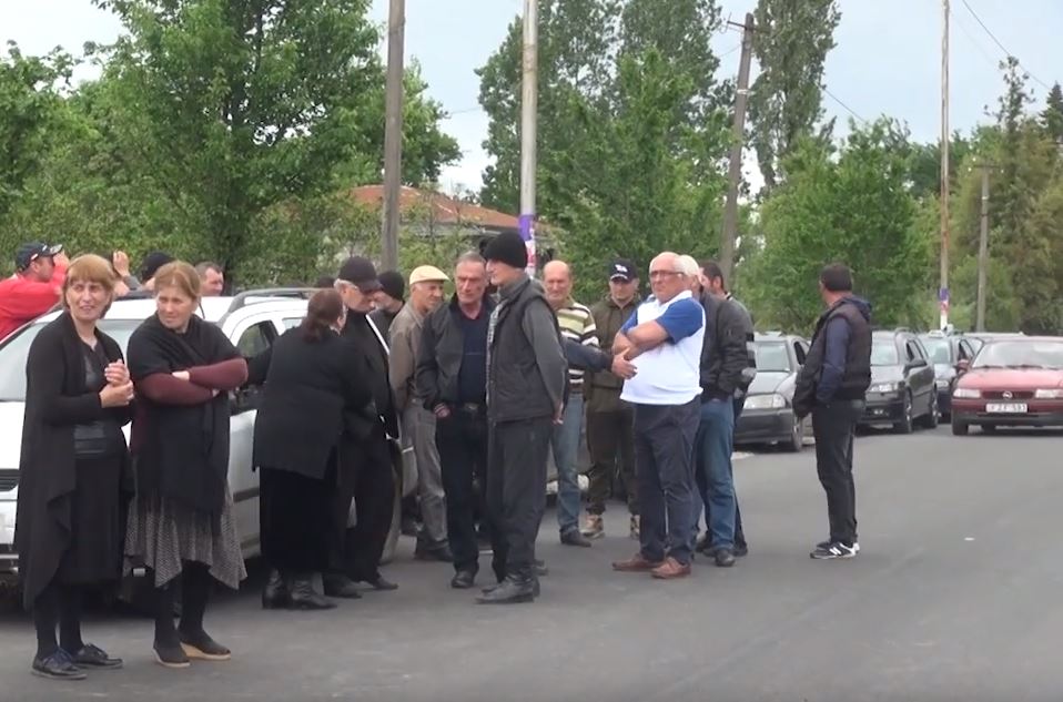 ზუგდიდის სოფელ დარჩელში აცხადებენ, რომ გია ბარამიძესა და სანდრა რულოვსს სოფელში არ შეუშვებენ [ვიდეო]