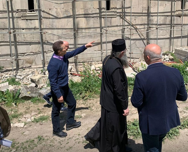 ბიძინა ივანიშვილმა აწყურის ღვთისმშობლის ტაძრის სარესტავრაციო სამუშაოები მეუფე თეოდორესთან ერთად დაათვალიერა