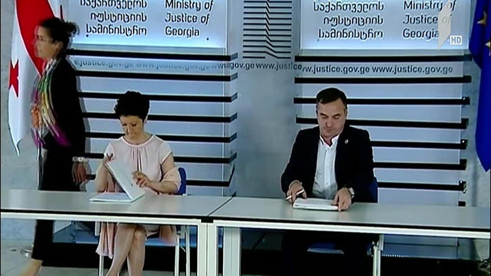 იუსტიციის მინისტრმა ცენტრ „აფხაზეთთან“ ხელშეკრულება გააფორმა