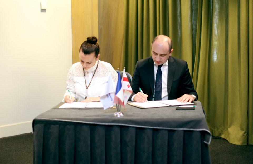 ბიზნესომბუდსმენის აპარატმა საქართველოში მოქმედ ორ ბიზნესგაერთიანებასთან თანთანამშრომლობის მემორანდუმები გააფორმა