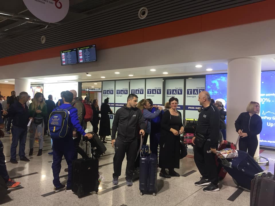 სამბისტთა ეროვნული ნაკრების წევრები, რომლებიც ევროპის ჩემპიონატში გუნდურ ჩათვლაში მეორე ადგილზე გავიდნენ, საქართველოში დაბრუნდნენ