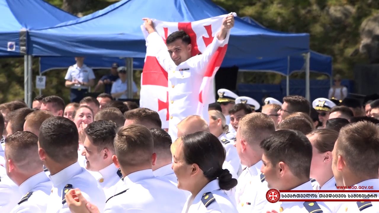 აშშ-ის სანაპირო დაცვის აკადემიის კურსდამთავრებულ ქართველ კადეტებს დიპლომები ლევან იზორიამ და ჯონ ბოლტონმა გადასცეს [ფოტო/ვიდეო]