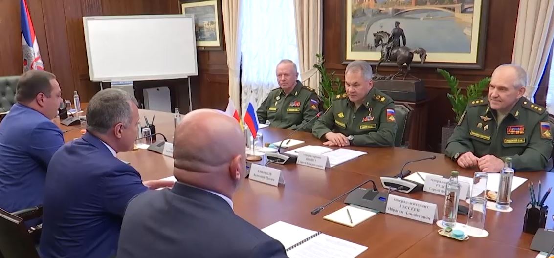რუსეთის თავდაცვის მინისტრი ცხინვალის საოკუპაციო რეჟიმის ე.წ. ლიდერს ხვდება
