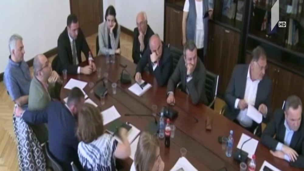 კამათი კომიტეტის სხდომაზე