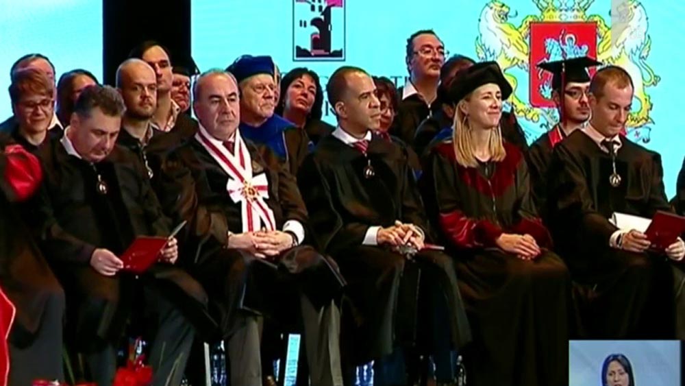 სან დიეგოს უნივერსიტეტის კურსდამთავრებულთა პირველი გამოსაშვები ცერემონია