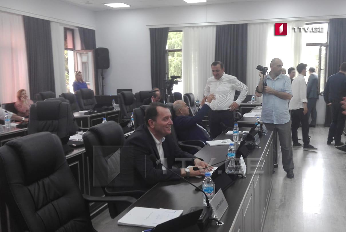 აჭარის უმაღლესი საბჭოს დეპუტატებმა ნეპოტიზმის თემაზე იკამათეს
