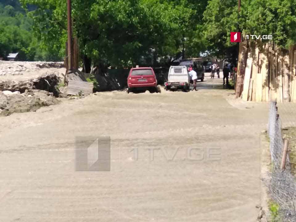 სოფელ ჭუბერში ადიდებულ მდინარე ნენსკრაში წყლის დონემ მოიმატა [ფოტო/ვიდეო]