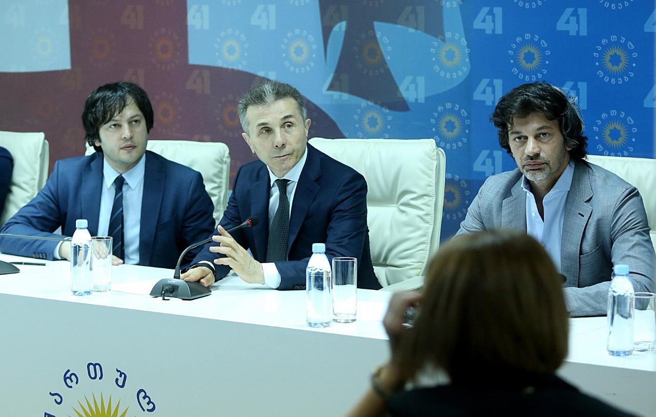„ქართული ოცნების“ ცენტრალურ ოფისში უმრავლესობის სხდომა გაიმართა [ვიდეო/ფოტო]