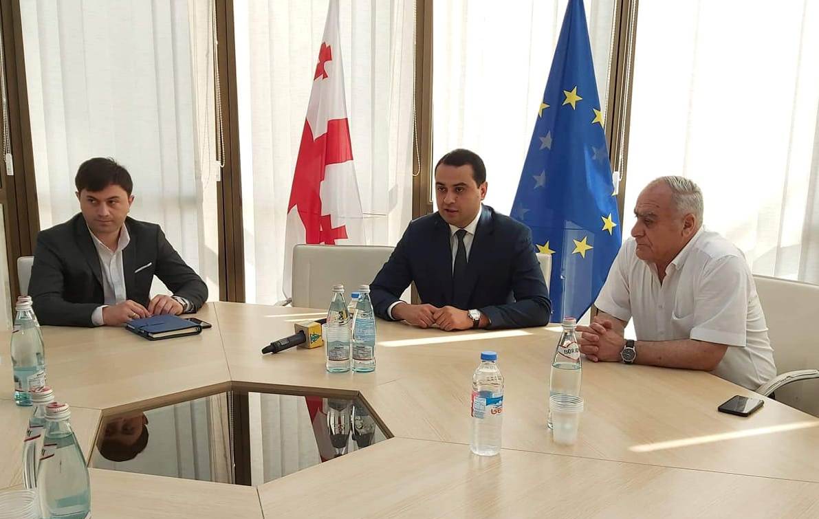 მარნეულის ახლად არჩეული მერი, ზაურ დარგალი მოვალეობის შესრულებას დღეიდან შეუდგა