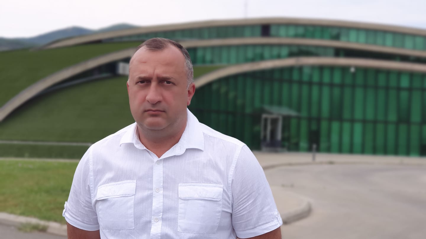 ​ვერტმფრენის ჩამოვარდნის საქმეზე „რუმს ჰოტელ ყაზბეგის“ თანამშრომლები გამოკითხეს