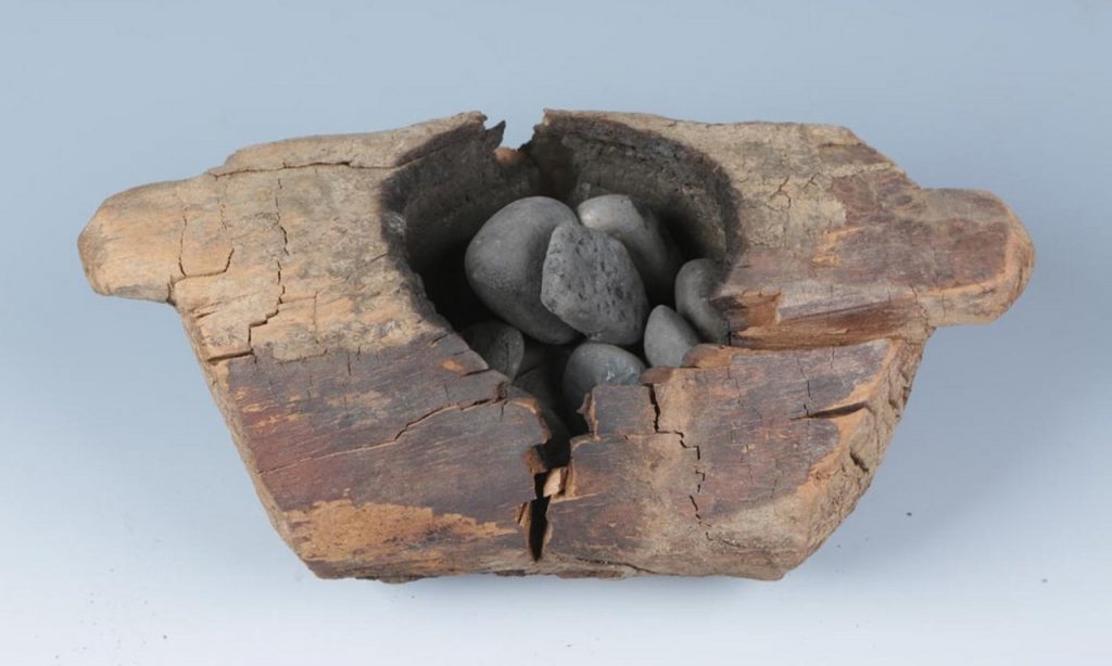 აღმოჩენილია ქოთნები, რომლებითაც ადამიანები 2500 წლის წინ კანაფს ეწეოდნენ