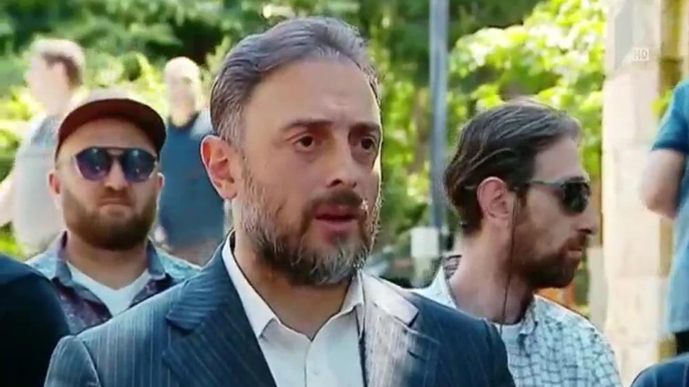ლევან ვასაძე მხარდამჭერებს ხვდება