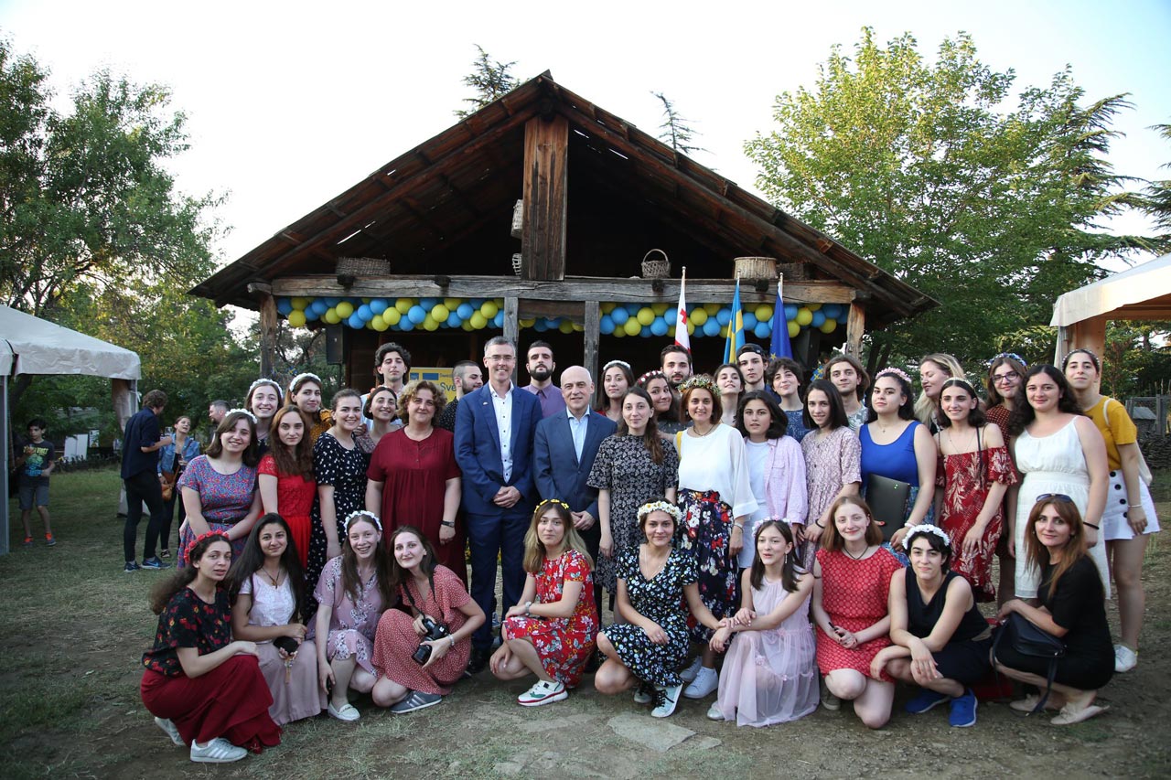 დავით ზალკალიანმა შვედ ხალხს ეროვნული დღესასწაული - ზაფხულის ბუნიობა მიულოცა