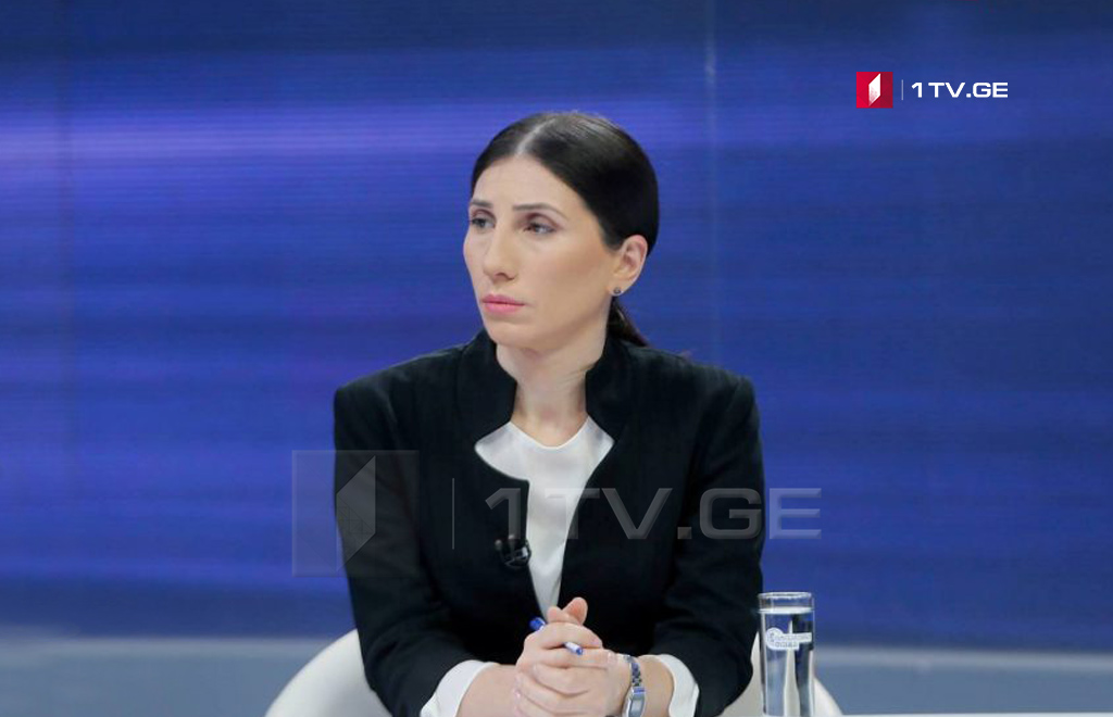 თეონა მანაგაძე - ნაცვლად იმისა, ჩაგვრა, ზიზღი და დევნა დაგმოთ, რაზე დავობთ - მიზეზი კარები იყო თუ საყურეებიანი ბიჭები, რომელი ვერსია გაწყობთ, რის გადასაფარად