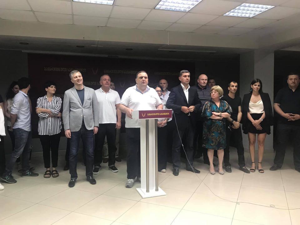 პარტია „გამარჯვებული საქართველო“ რიგგარეშე საპარლამენტო არჩევნებს ითხოვს