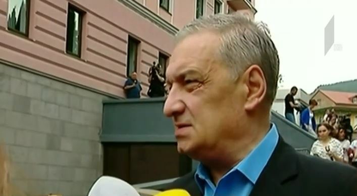 „ქართული ოცნების“ ოფისში პოლიტსაბჭოს სხდომა იმართება